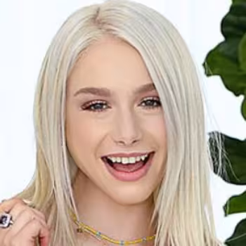 Porn actress Scarlett Hampton